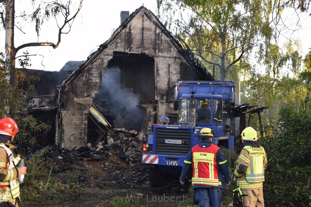 Grossfeuer Einfamilienhaus Siegburg Muehlengrabenstr P0932.JPG - Miklos Laubert